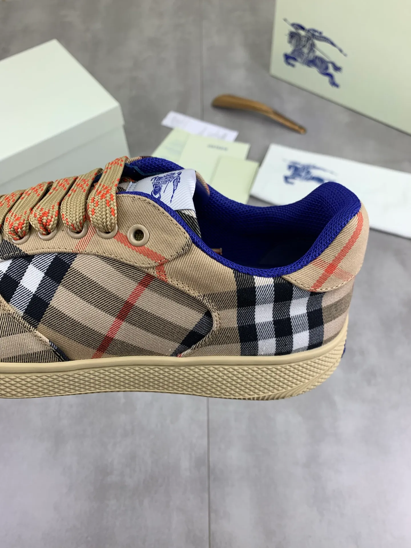 Factory price P580 [BURBERRY] Burberry - High-end quality original order (couples 🧑‍🤝‍🧑 style) - Upper: imported 🔝 original material - Lining: cowhide lining, feet; water-dyed cowhide - Outsole: ultra-light TPR rubber; two-color molded outsole - Ultra-high quality control, fine workmanship: highlighted (high-end, extravagance, grade) -Size: 35-46 (male 38 46 Female 35 40 Customized)·Color: 5️⃣colors available